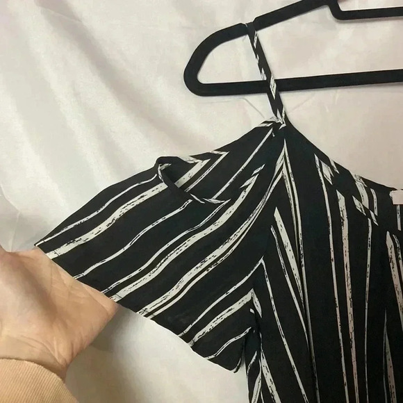 Lush‎ tank top with off the shoulder sleeves - Picture 2 of 5